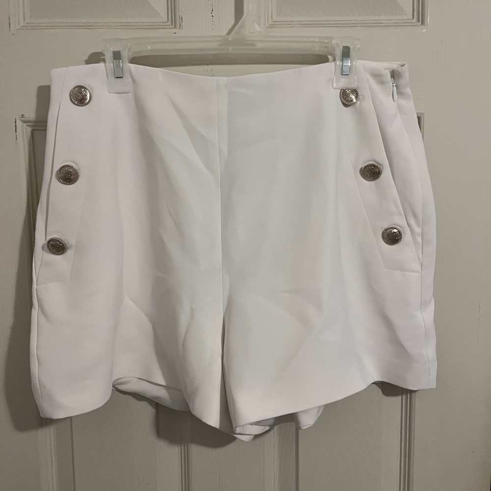Ted Baker London White Buttoned Women's Cargo Shorts